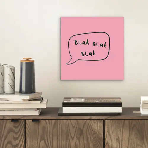 Tekstwolkje - BLAH BLAH BLAH - Roze aluminium wit klein -sfeer1