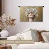 Gezicht - Bloemen - Goud - Abstract Wandkleed katoen klein -sfeer1