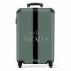 Groene achtergrond met tekst Adventure Awaits NBS - Handbagage koffer - Volwassenen Unisex middel -productfoto_recht