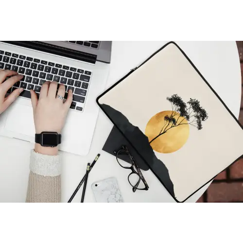Zwarte boom - Gouden cirkel - Heuvel laptophoes neopreen klein -bureau