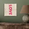 Love - Stippen - Roze plexiglas 5mm klein -sfeer3