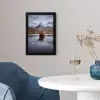 Schotse hooglander - Bruin - Water fotolijst zwart zonder passe partout klein -sfeer4