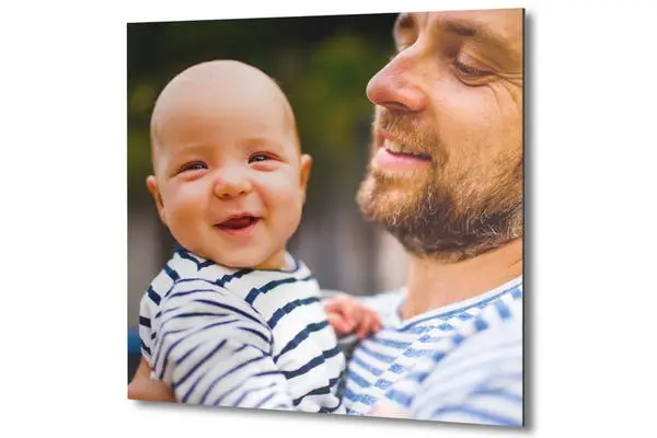 Vader met baby op aluminium