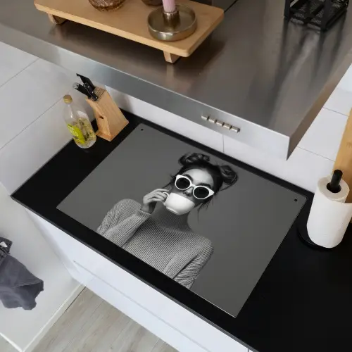 Vrouw - Koffie - Zwart - Wit Inductie beschemer met haakjes klein -sfeer1