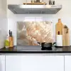 Close up - Pioenroos - Lichtroze Inductie beschemer met haakjes klein -sfeer2