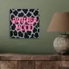 Panterprint - Zwart - Neonletters - Roze aluminium wit klein -sfeer2