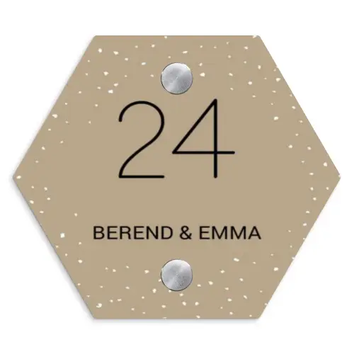 Beige met stippen - Klassiek Naambord Hexagon klein -3d