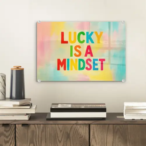 Quote - Lucky - Regenboogkleuren plexiglas 5mm klein -sfeer1