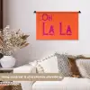Oh la la - Oranje - Roze - Scheeflettertype Wandkleed katoen klein -sfeer1