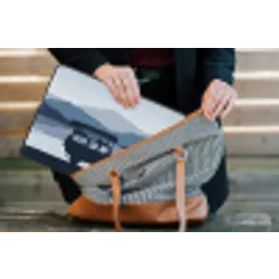 Auto - Meer - Bergen - Blauw laptophoes neopreen klein -tas