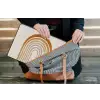 Minimalistisch - Boog - Lijnen - Beige laptophoes neopreen klein -tas