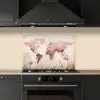Wereldkaart - Roze - Bloemen keuken achterwand spatscherm klein -sfeer1