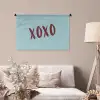 XOXO - Blauw - Rood Wandkleed katoen middel -sfeer4