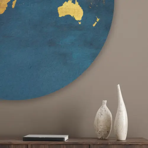 Wereldkaart - Goud - Donkerblauw Akoestische PET Vilt - Rond klein -sfeer5_closeup