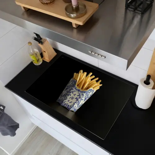 Friet - Porselein - Delfts blauw - Eten Inductie beschemer met haakjes klein -sfeer1