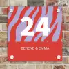 Rood - Paars - Zebra - Klassiek Naambord Vierkant klein -sfeer2