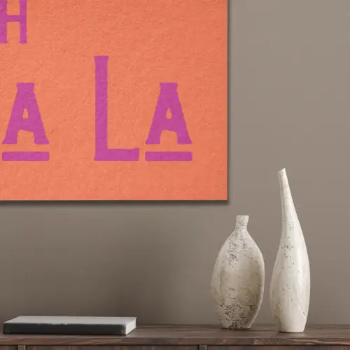 Oh la la - Oranje - Roze - Scheeflettertype PET vilt klein -sfeer6_closeup