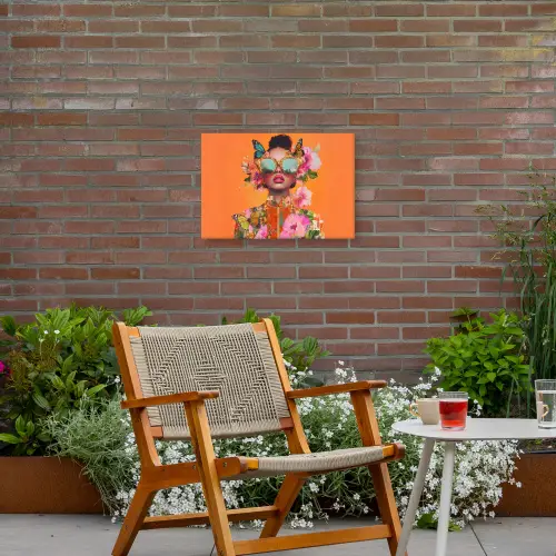 Vlinders - Vrouw - Zonnebril - Kleurrijk Tuinposter op houten frame 2 cm dik klein -sfeer3