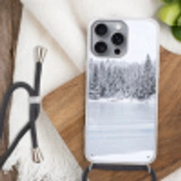 Meer - Dennen - IJs - Winter - Rustgevend Hoesje iPhone 16 Pro Max met koord klein -sfeer4