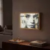 Portret - Vrouw - Penseelstreken - Goud Light Box met batterij (Wandlamp) middel -sfeer1