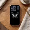 Vlinder - Grijs - Mysterieus Telefoonhoesje iPhone 17 Pro klein -sfeer1