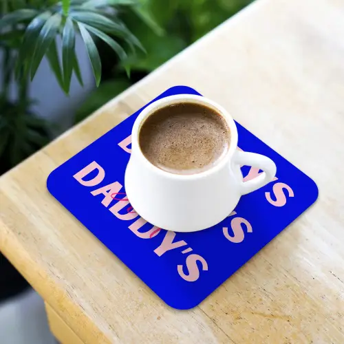 Blauw - Daddy's - Blokletters onderzetter kurk middel -sfeer5