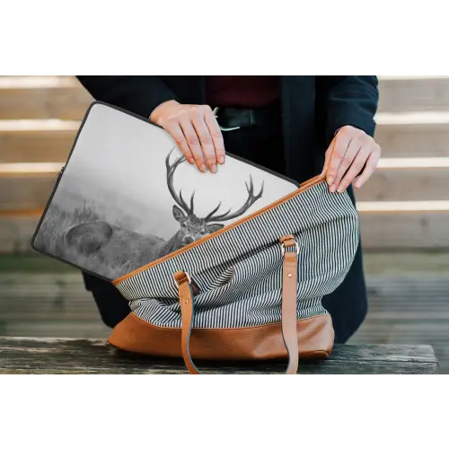 Hert - Mistig - Zwart - Wit laptophoes neopreen klein -tas