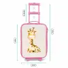 Liggende giraffe illustratie op beige achtergrond Kinderkoffer - Roze klein -productfoto_formaten