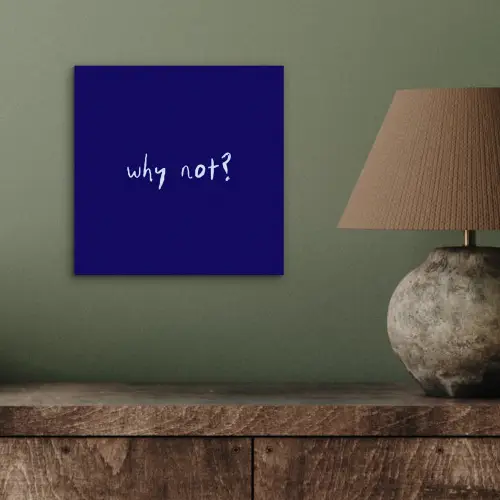Why not - Blauw - Handgeschreven aluminium wit klein -sfeer2
