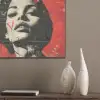 Graffiti - Vrouw - Rood - Street art - Banksy PET vilt klein -sfeer6_closeup