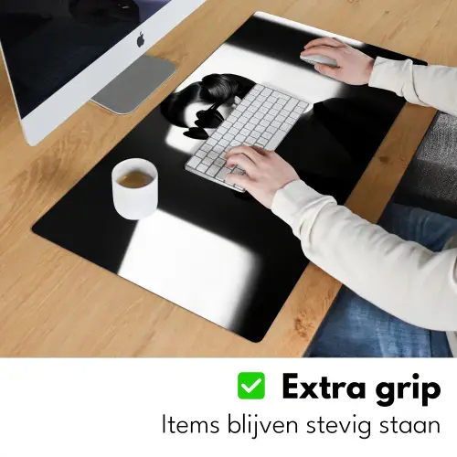 Vrouw - Zwart - Hart Muismat XXL klein -sfeer3