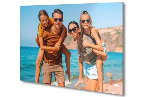 Foto van gezin bij strand op aluminium