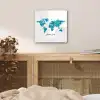 Wereldkaart - Blauw - Kleurrijk plexiglas 5mm klein -sfeer4