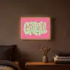 Grateful - Groen - Grafisch - Vloeiend Light Box met batterij (Wandlamp) middel -sfeer4