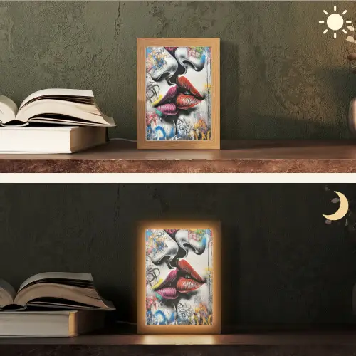 Street art - Lippen - Kus - Graffiti Light Box met kabel (Tafellamp) klein -sfeer3