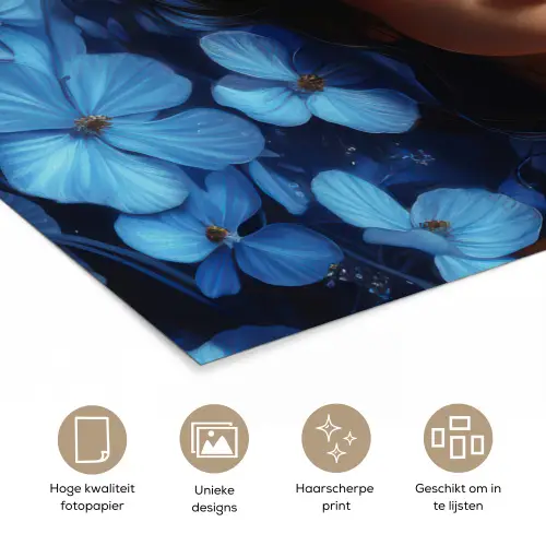 Vrouw - Blauw - Bloemen - Vlinders - Natuur poster papier klein -closeup_NL
