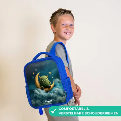 Groen monster op maansikkel Kinderrugzak - Blauw middel -sfeer3_NL