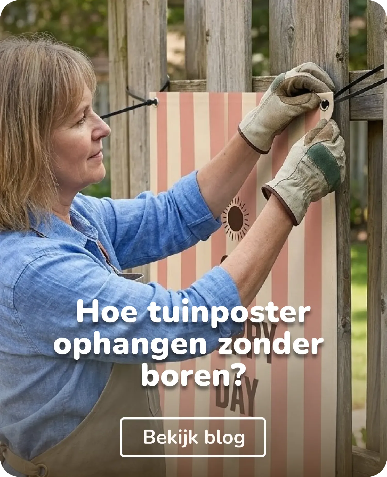 vrouw die tuinposter aan schutting bevestigt