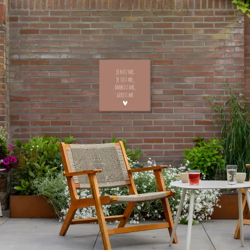 Spreuken - Je kust me je sust me - Maaike Ouboter - Quotes Tuinposter op houten frame 2 cm dik klein -sfeer3