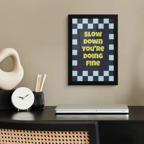 Patroon - Geblok - Blauw - Slow down you're doing fine fotolijst zwart zonder passe partout klein -sfeer1