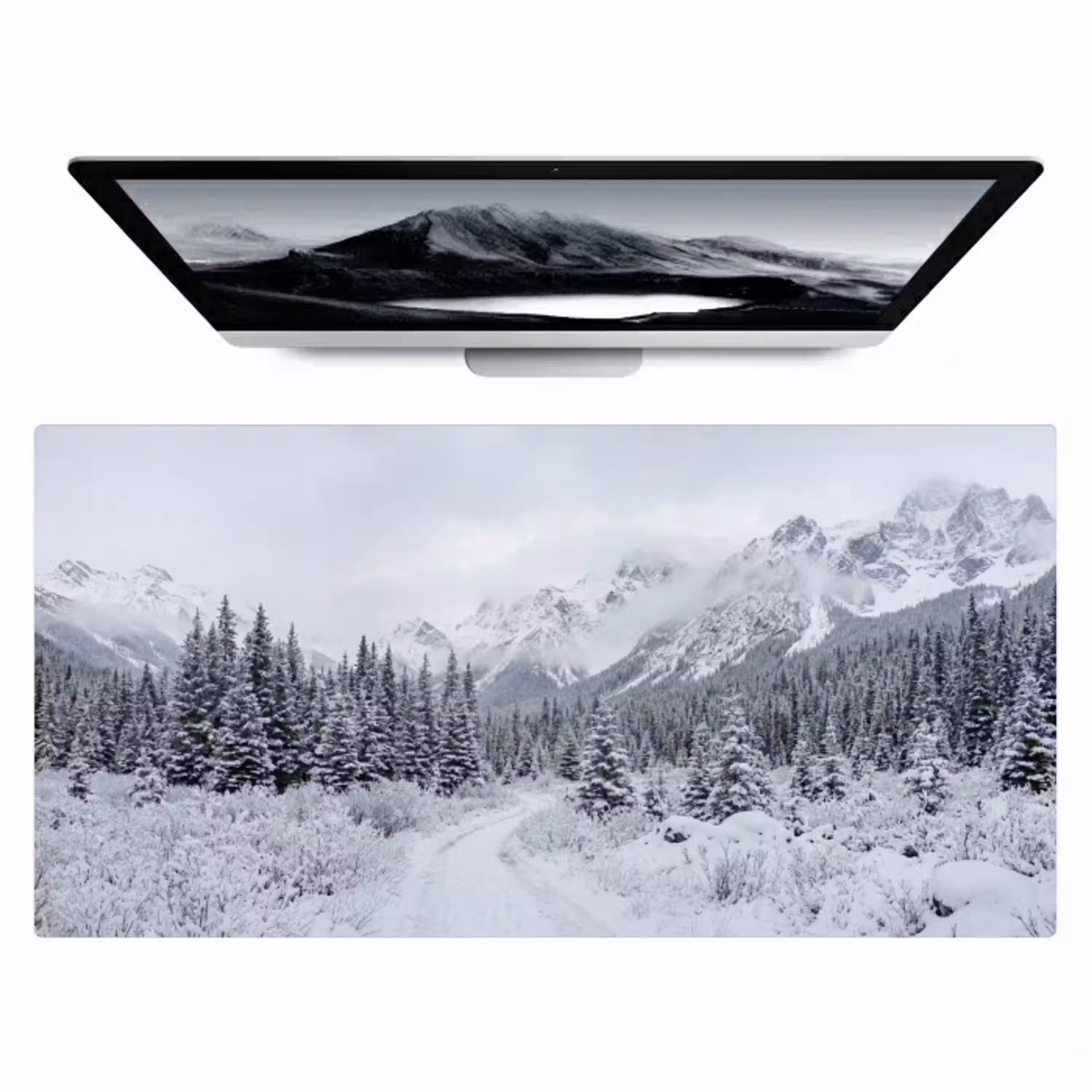 Weg - Bergen - Sneeuw - Naaldbos - Avontuurlijk Muismat XXL klein -zzz3d