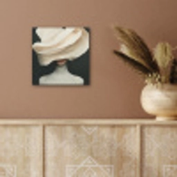Vrouw - Beige - hoed aluminium wit klein -sfeer4
