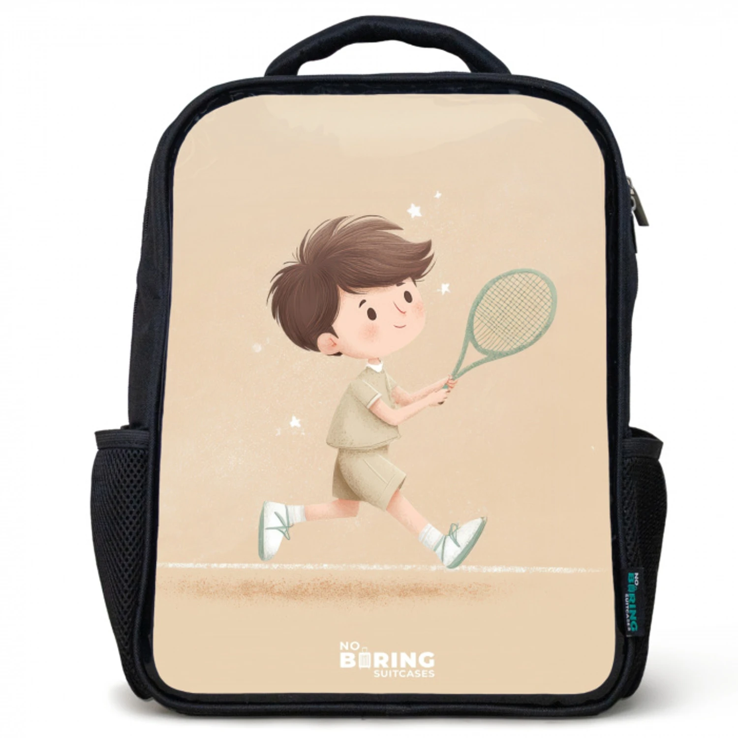 Jongen speelt tennis op zandkleurige achtergrond Rugzak - Zwart middel -3d
