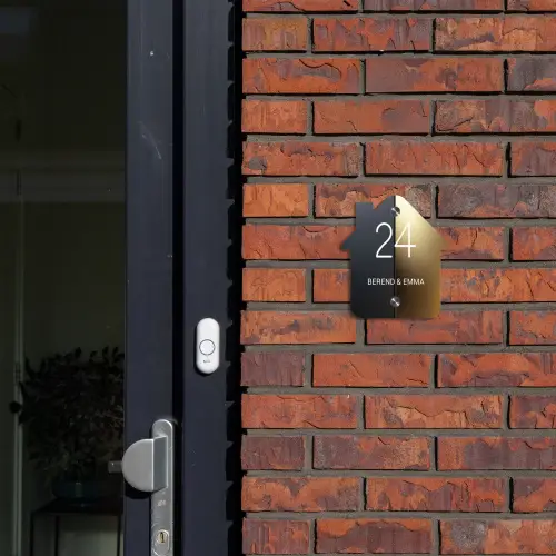 Half goud zwart - Klassiek Naambord Huisje klein -sfeer2