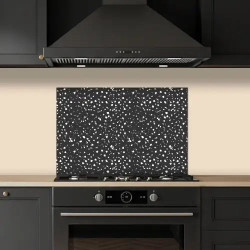 Terrazzo -  Patroon - Zwart - Wit keuken achterwand spatscherm klein 900 -sfeer1