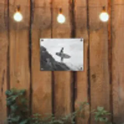 Surfer - Rots - Oceaan - Golven tuinposter los doek klein -sfeer1