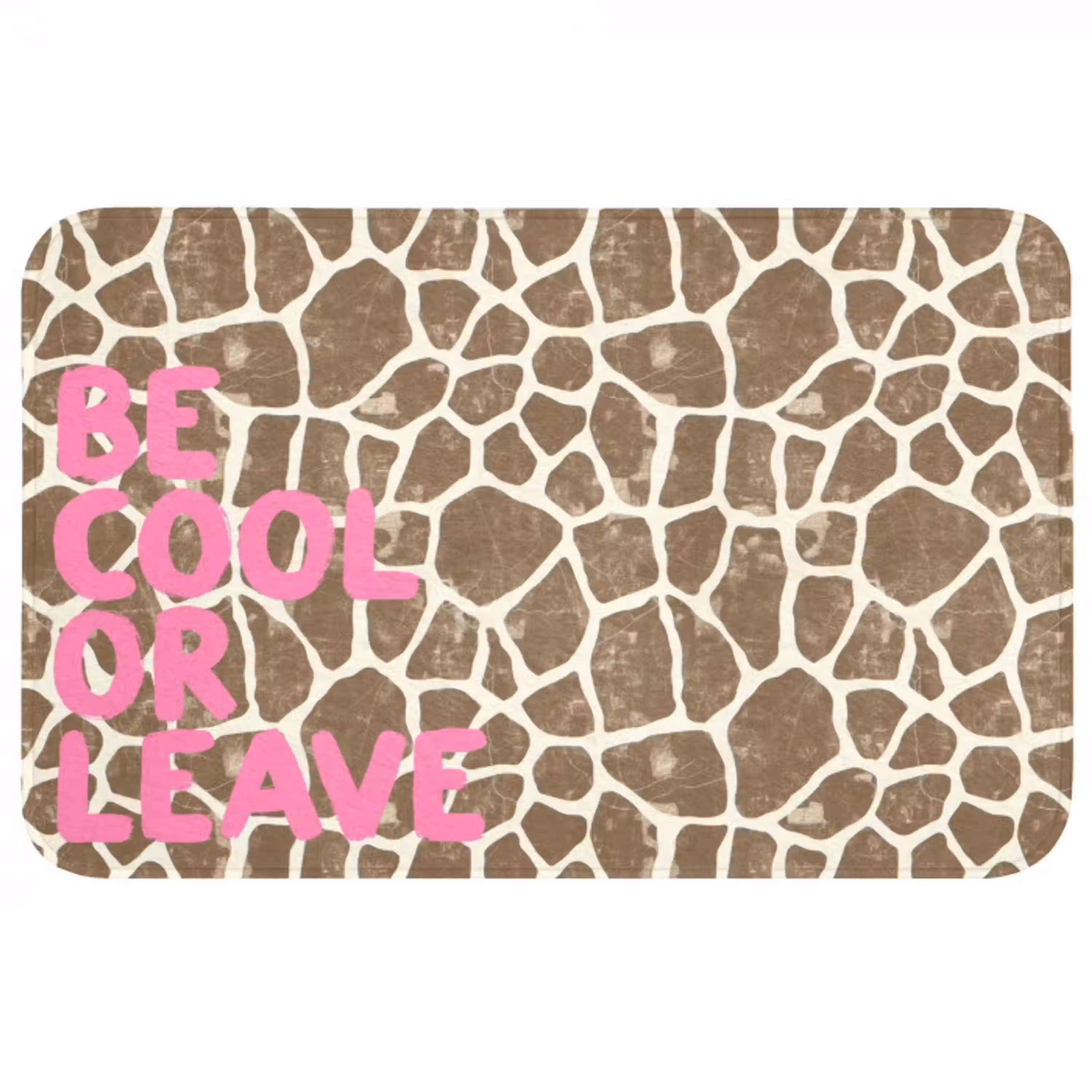 Tekst - Be cool or leave - Roze - Giraffenprint Badmat middel -3d