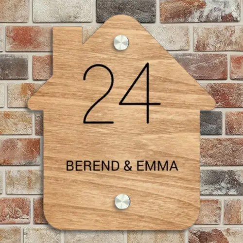 Licht hout - Klassiek Naambord Huisje klein -sfeer6