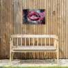 Lippen - Felroze - Graffiti - Verfstrepen Tuinposter op houten frame 2 cm dik klein -sfeer4