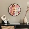 Roze - Retro - Vrouw Fotolijst rond zonder passe partout klein -sfeer1